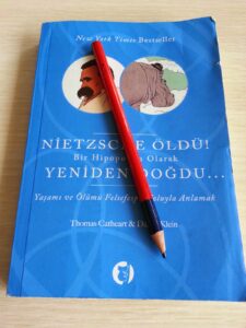 Nietzsche Öldü ve Bir Hipopotam Olarak Yeniden Doğdu