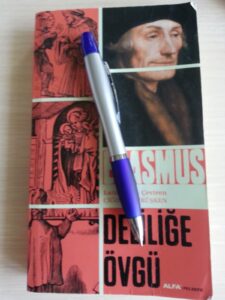 Deliliğe Övgü